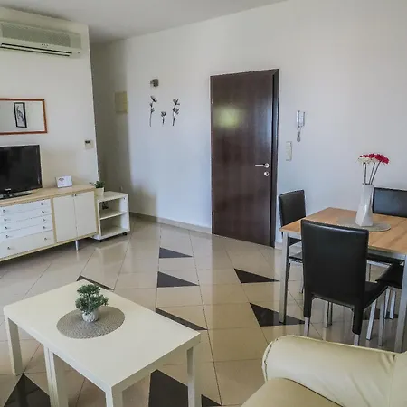 Apartamento Eddie - Great Location & Comfor