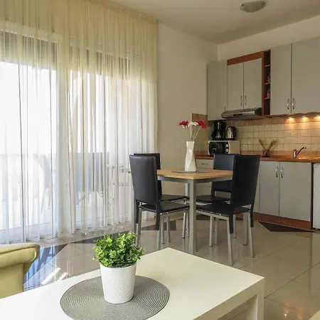 Eddie - Great Location & Comfor Apartamento Zadar